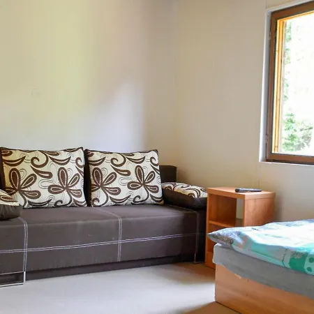Stribrny Rybnik-5 By Interhome بيت للعطل Hradec Králové